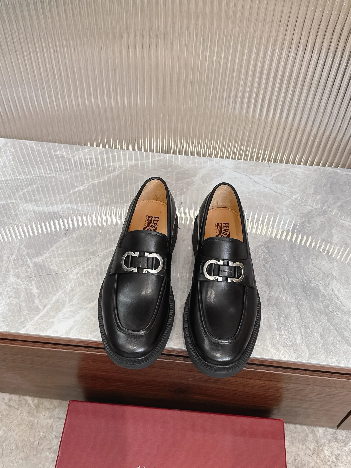 [Ferragam] Top P: 960💰 Size: 39-44 (38. 45.46 can be customized) Ferragamo men's boutique loafers, top quality, imported cowhide upper, water-dyed cowhide lining, original outsole.